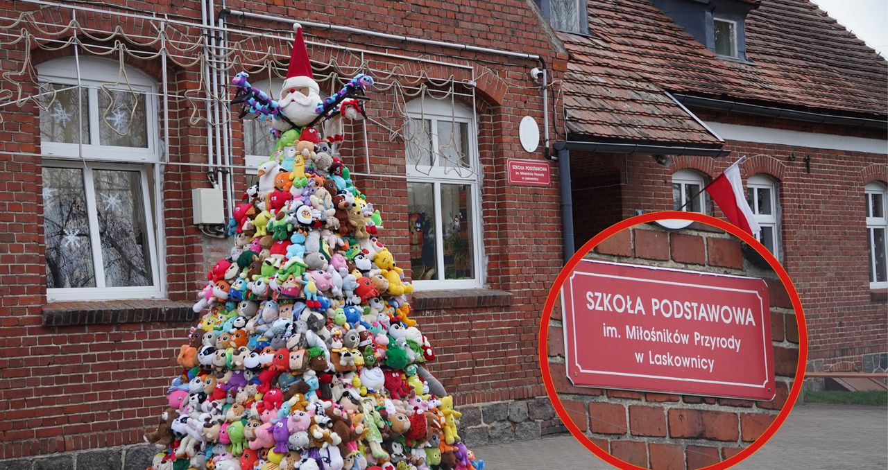 Choinka z pluszaków przed szkołą w Laskownicy. Dziecięca magia świąt