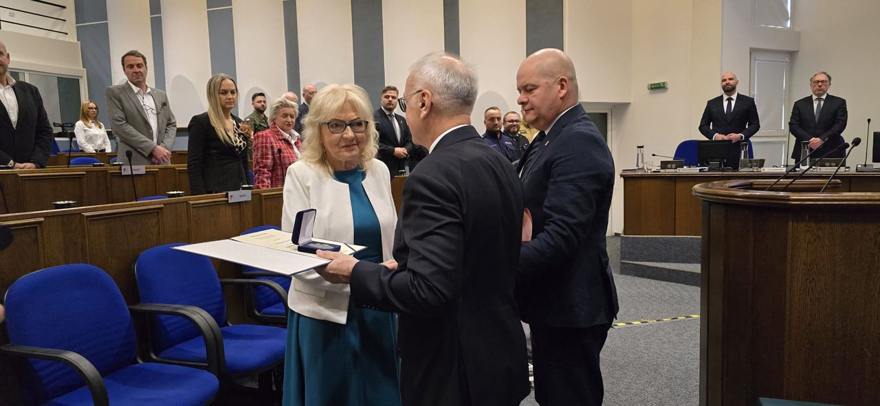 Romana Krystyna Kuffel wyróżniona – medal "Zasłużony dla Płocka" wręczony podczas sesji Rady Miasta!