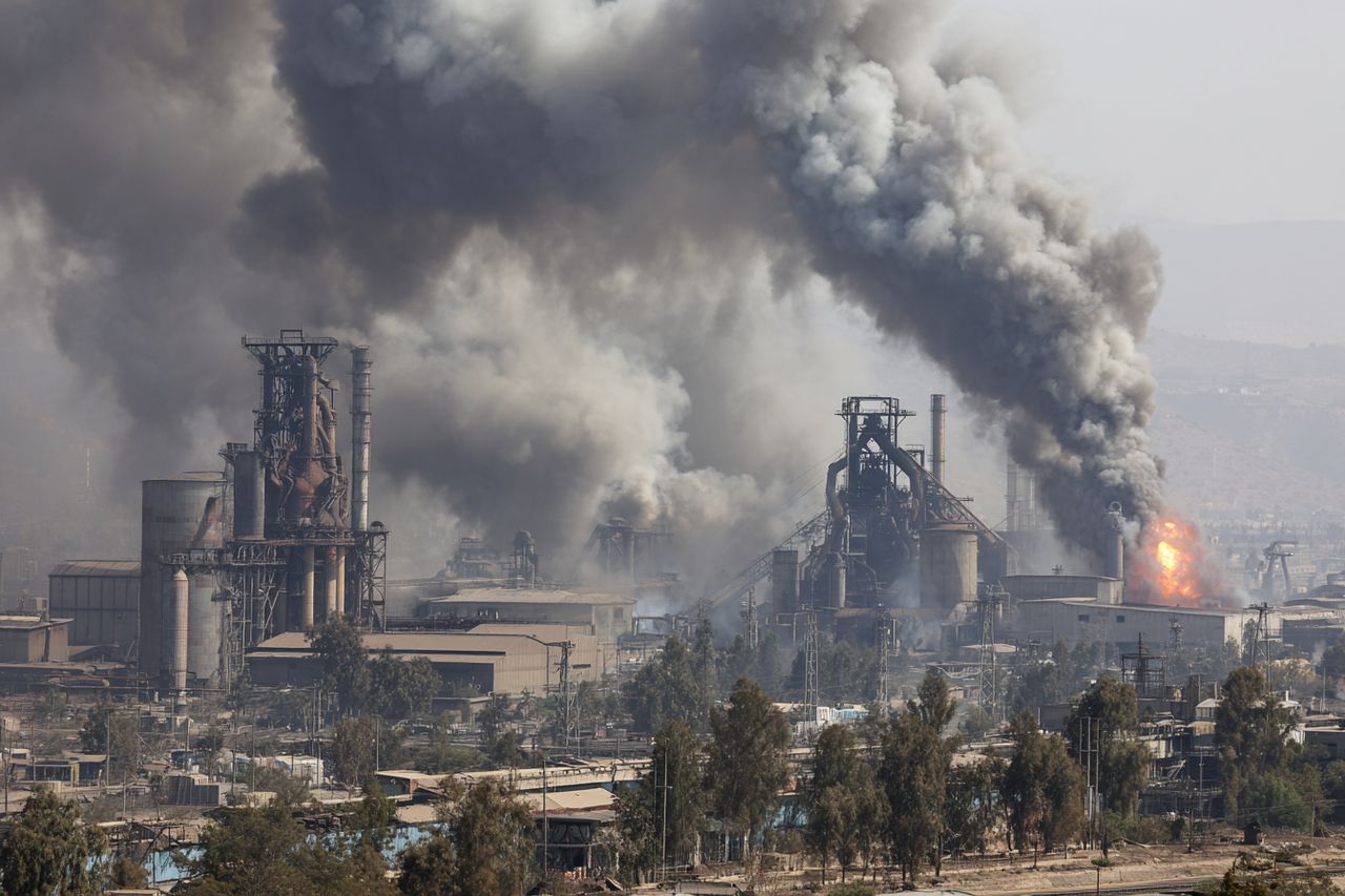 "Stalowe serce Iranu stanęło". Dwie największe huty stali zamknięte po izraelsko-amerykańskich atakach
