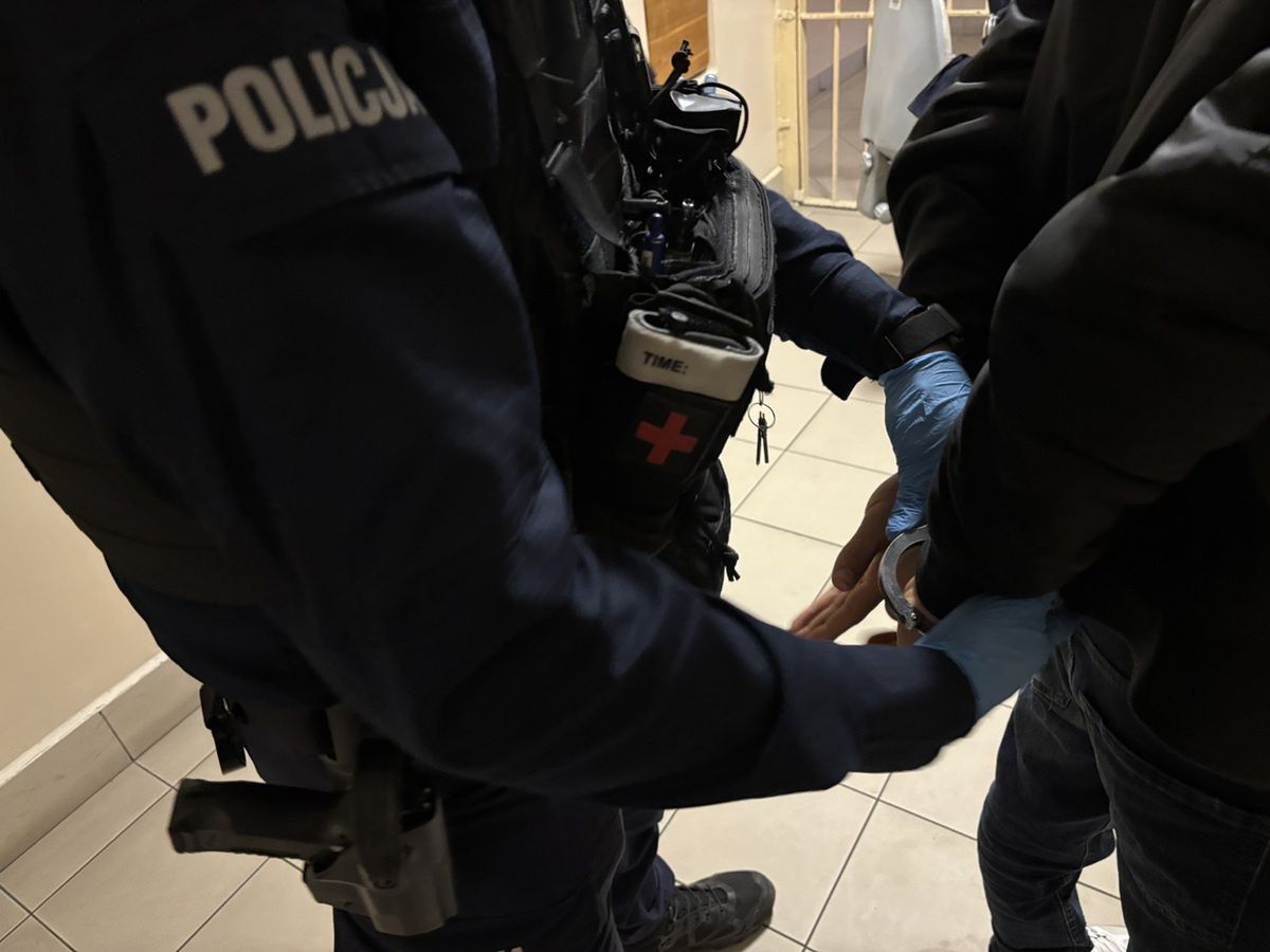 Kradzież z Fiata zakończyła się deportacją – 37-latek z Tunezji wpadł w ręce policji