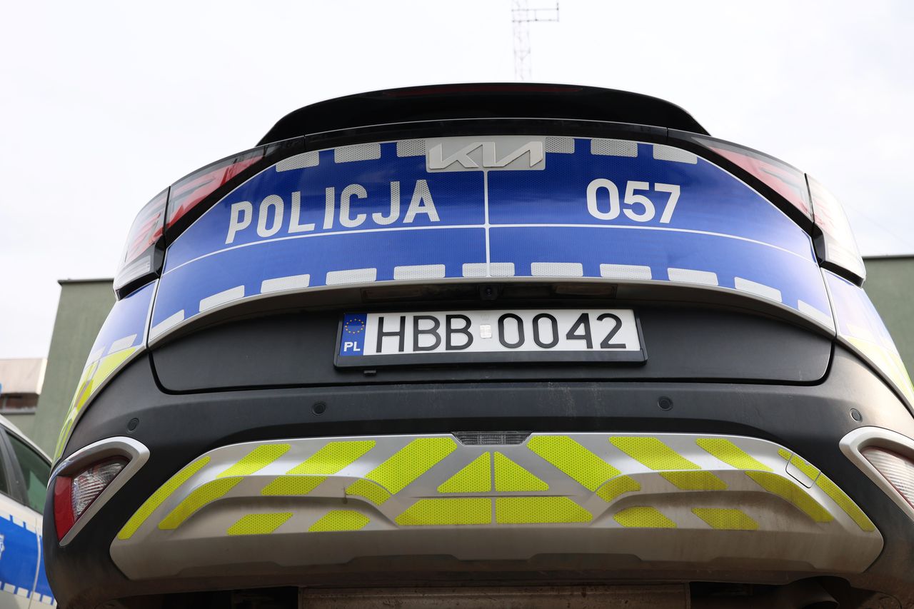 Uwaga na "pilne prośby" o kod BLIK. Policja z Ostrowca Świętokrzyskiego ostrzega przed oszustami