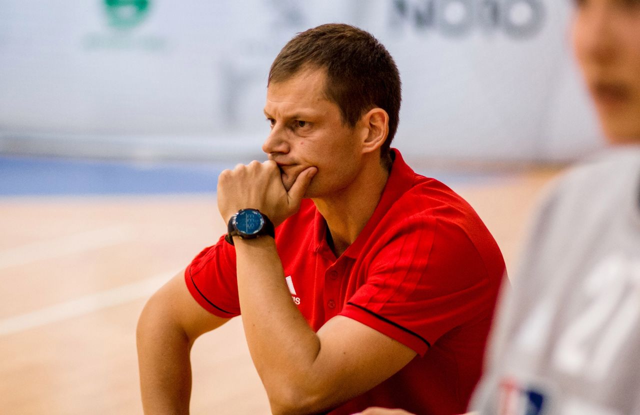 Trener polskiej reprezentacji podkreśla wagę koncentracji przed meczem ze Słowacją