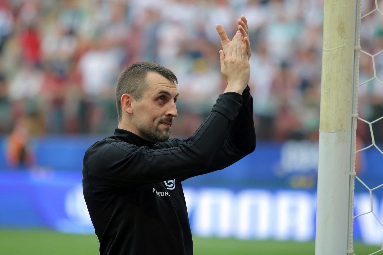 Kucharczyk w rezerwach: Skrytykowany Świt milczy, a gwiazda staje się samodzielnym źródłem wiadomości