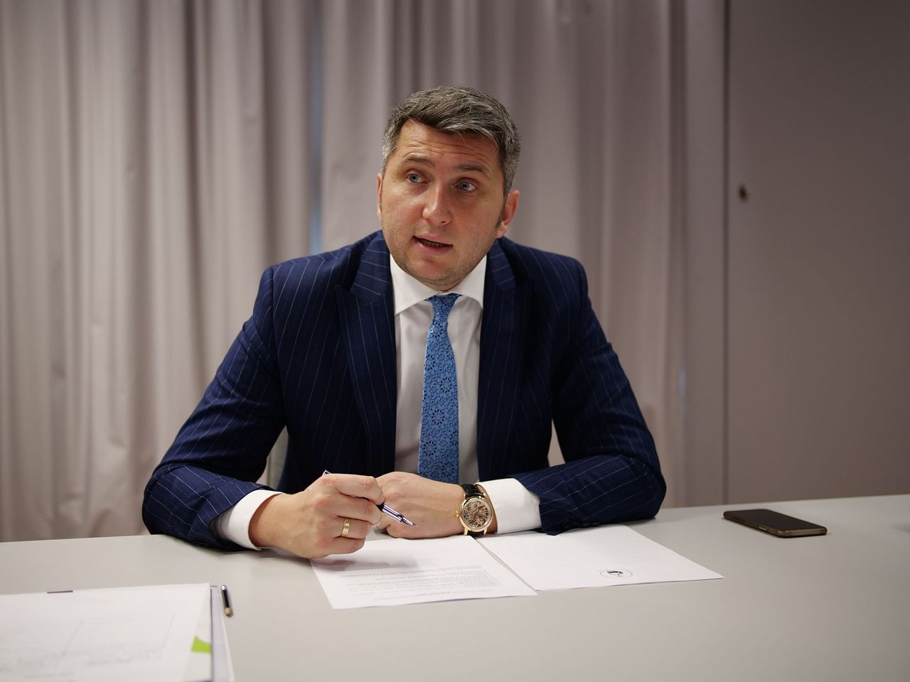 Piesiewicz w kiepskim nastroju po 3,5-godzinnym zarządzie. "Akolici na razie go obronili"