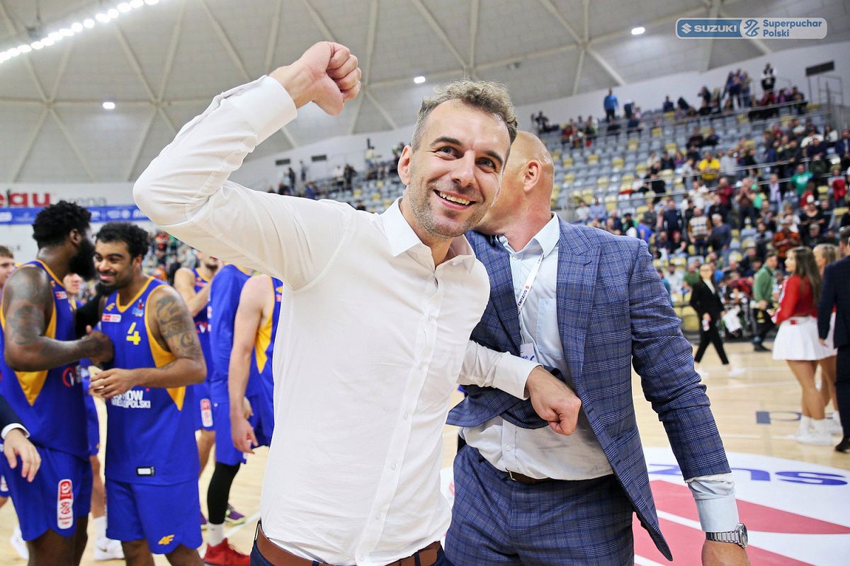 Stal ogłasza. Wielki ruch