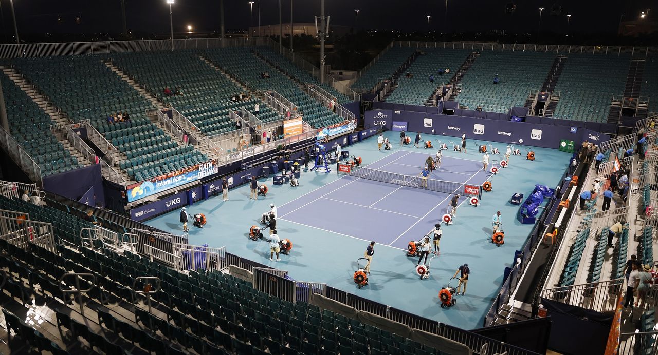 Falstart Miami Open. Aura deszczu pokrzyżowała plany.