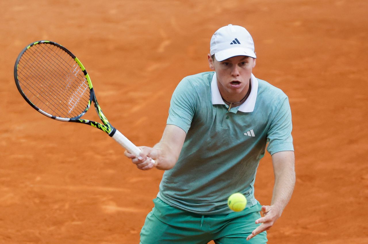 Młody Amerykanin przełamał się na mączce. Trudny start byłego finalisty