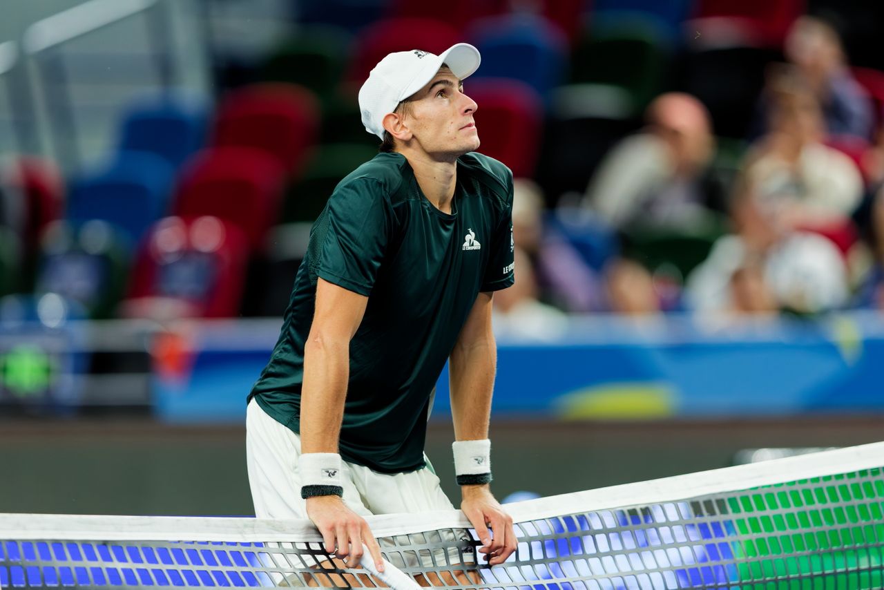 World No. 293 Hussey beats Roland Garros sensation Arnaldi in Eastbourne