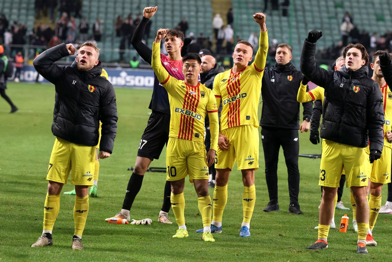 Szczegółowy terminarz 33. kolejki PKO Ekstraklasy. Znamy termin hitu Korona Kielce - Raków Częstochowa