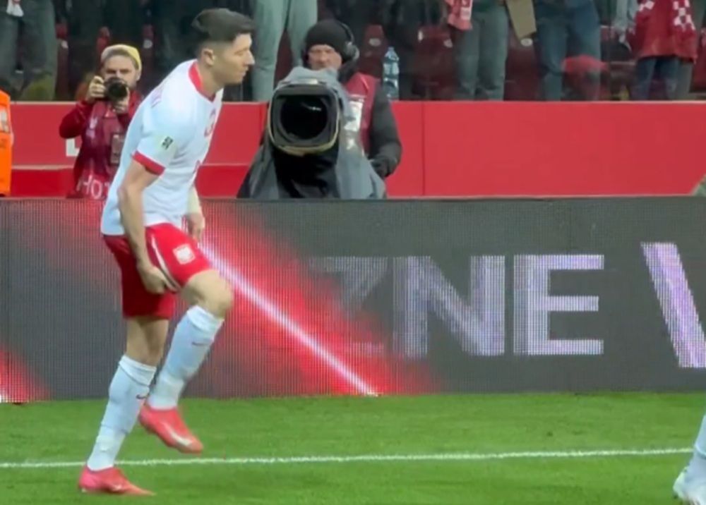 Detailed Czesi Zakpili Z Lewandowskiego. Tuż Po Jego Golu Samobójczym Scene Concept Detailed Czesi Zakpili Z Lewandowskiego. Tuż Po Jego Golu Samobójczym Scene Concept