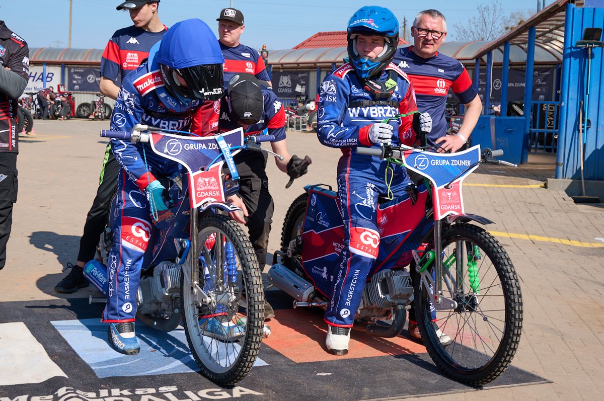 Żużel. Pierwsze starcie pretendentów do awansu. Wymuszone zmiany w Wybrzeżu