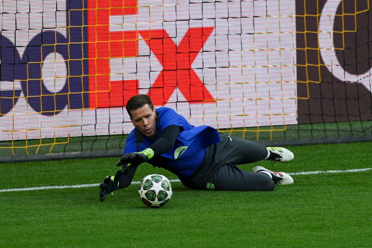 Szokujące wieści ws. Szczęsnego. "Może bronił ze złamanym palcem"