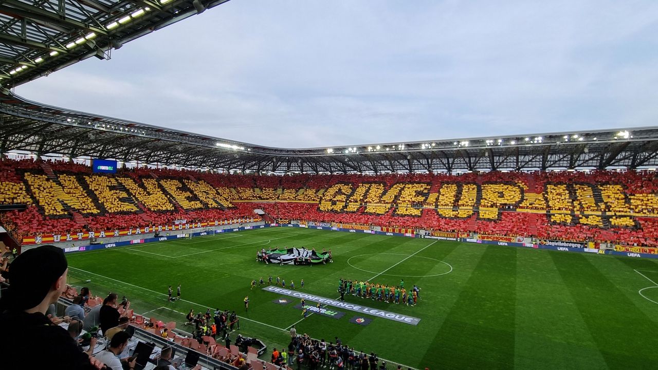 Oprawa kibiców Jagiellonii to majstersztyk. Jasne przesłanie