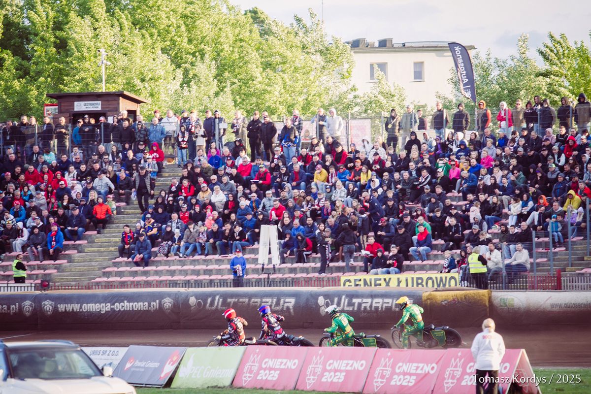 Żużel. Kolejne niedzielne zawody odwołane. "Nie spełnia wymagań bezpieczeństwa"