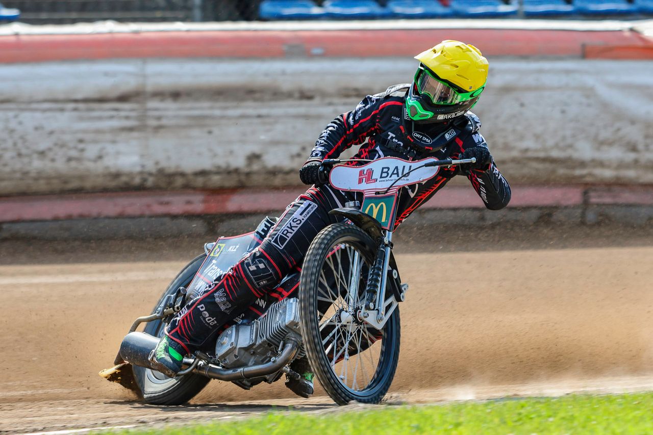 Żużel trafił do popularnego czasopisma dla mężczyzn. To jego zasługa