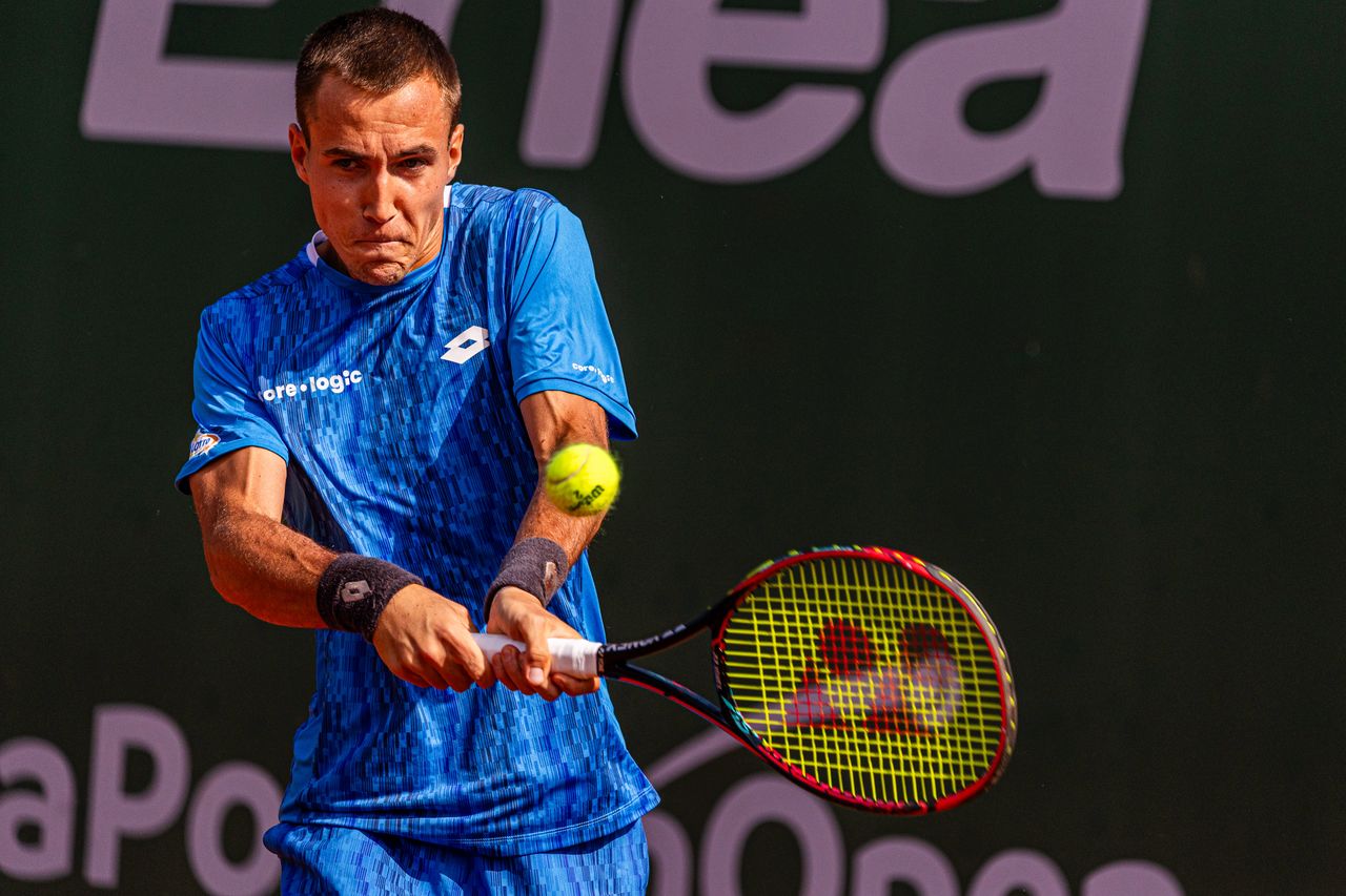 Polak zagrał z byłym 16. tenisistą świata. Siedem kwadransów