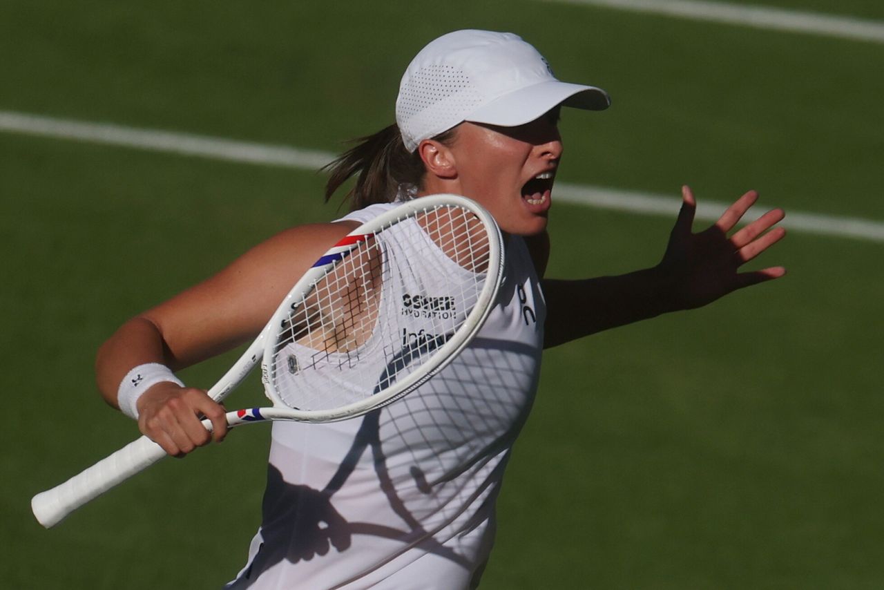 Sensacyjna wygrana Świątek na Wimbledonie! Dominacja nad Bencić i euforia Polki
