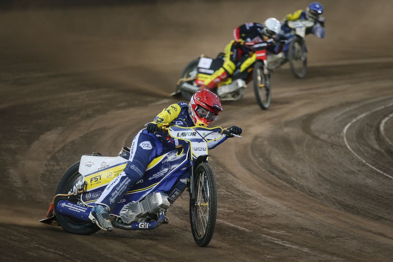 Żużel. Imponująca szybkość toruńskich liderów. Efektowny występ młodzieżowca