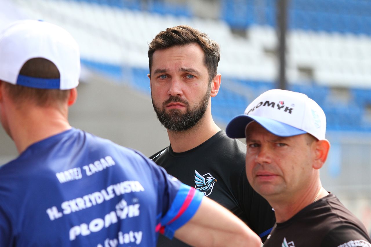 Bolesna diagnoza Orła. Jan Konikiewicz pod ostrzałem pytań. Oglądaj Magazyn PGE Ekstraligi!