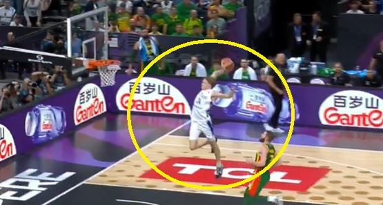 Ale pofrunął! Genialny wsad 18-latka z Finalndii w stylu Michaela Jordana