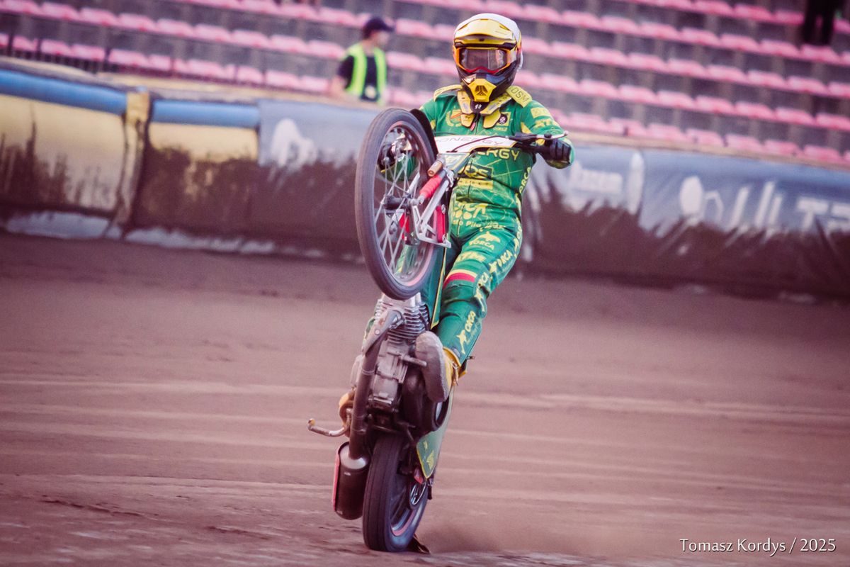 Żużel. Polonia zaprezentowała kevlar. Jest efektowna zmiana