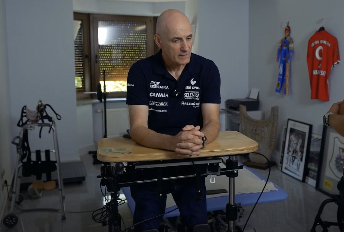 Pokonuje już choćby 100 kroków. "Czuję się, jakbym przebiegł maraton"