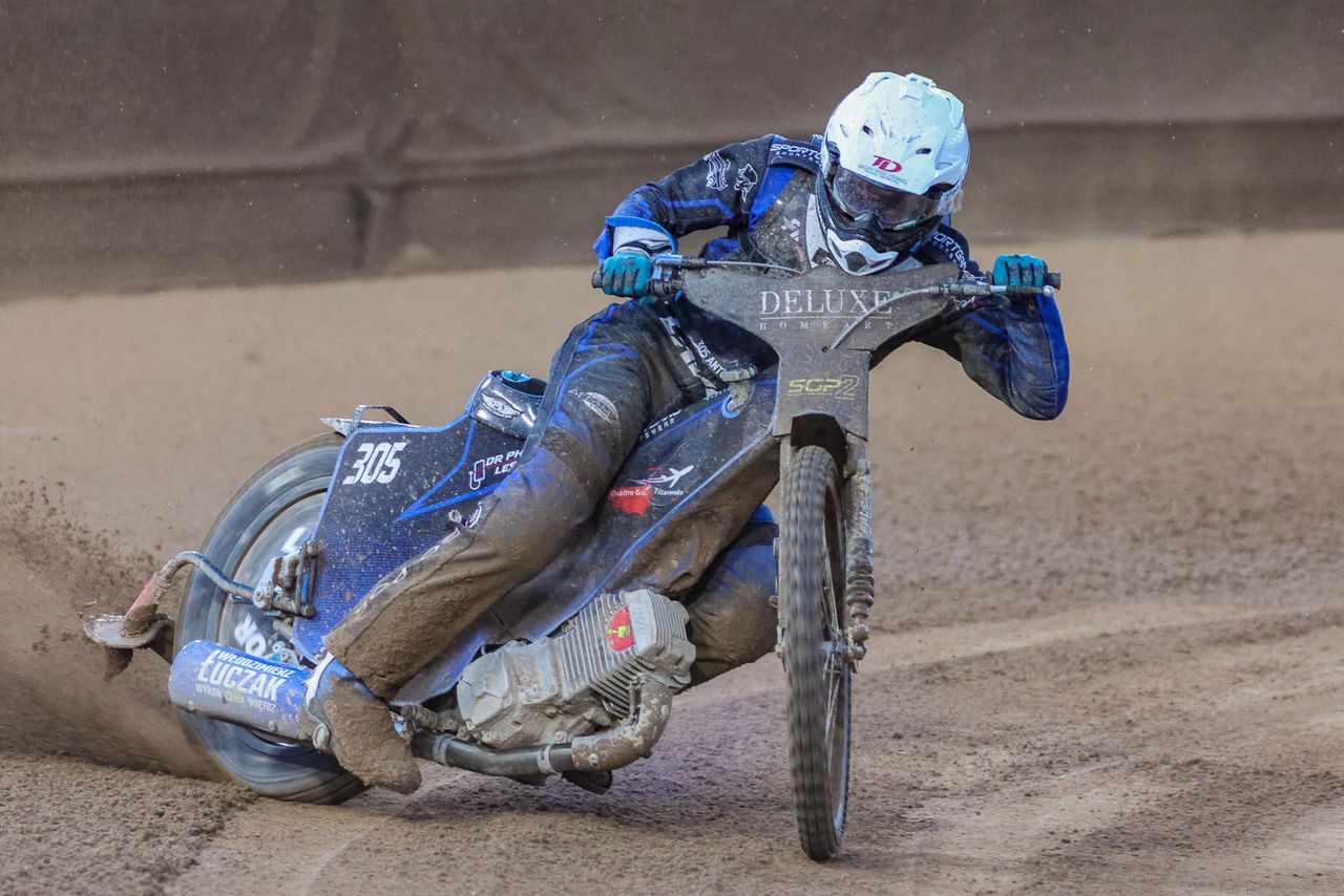 Żużel. Niczym Robocop wyszedł nagle z karetki. "Przez 2-3 minuty nie mogłem ruszać nogą"