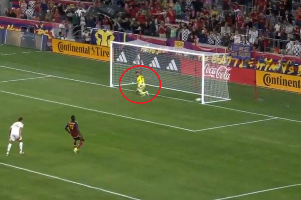 Obronił ten rzut karny. Sam nie mógł w to uwierzyć