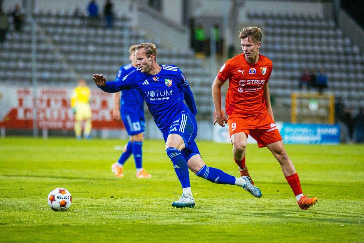 Pogoń uciekała, Miedź goniła w meczu Betclic I ligi