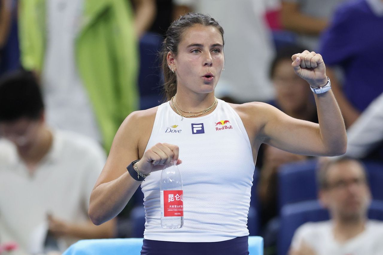 Emma Navarro pokonuje Igę Świątek w Pekinie. Kim jest córka miliardera? — image 1