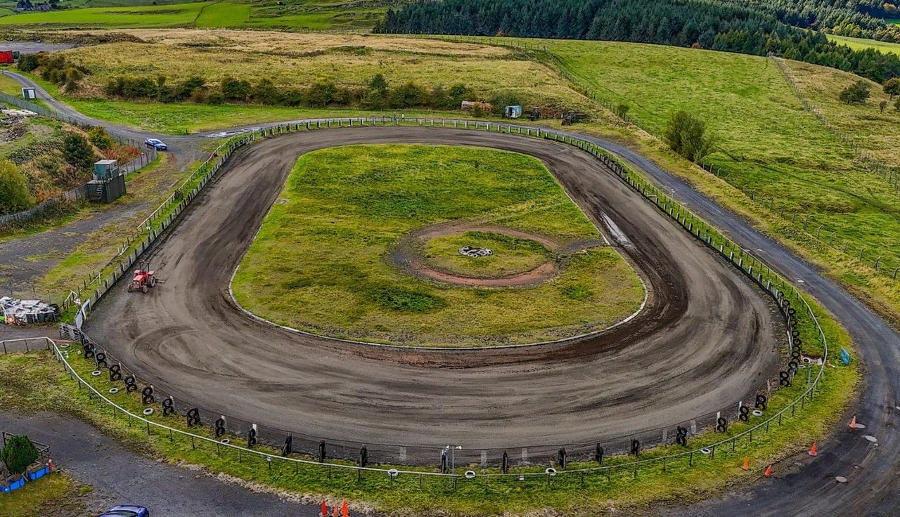 Żużel wrócił tam po prawie ośmiu latach przerwy. Cztery pory roku w ciągu jednej godziny