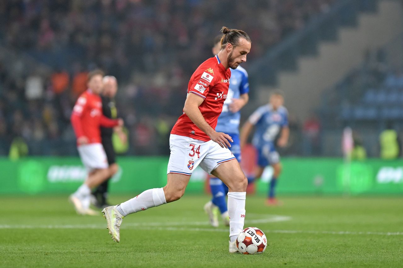 Dobra informacja dla fanów Wisły Kraków. istotny zawodnik zostaje