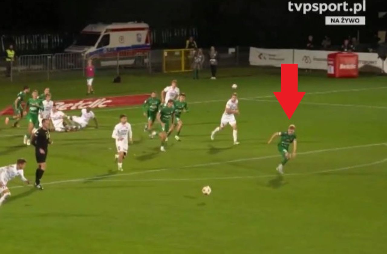 Z piłką przebiegł niemal całe boisko. O tym golu jest głośno [WIDEO]