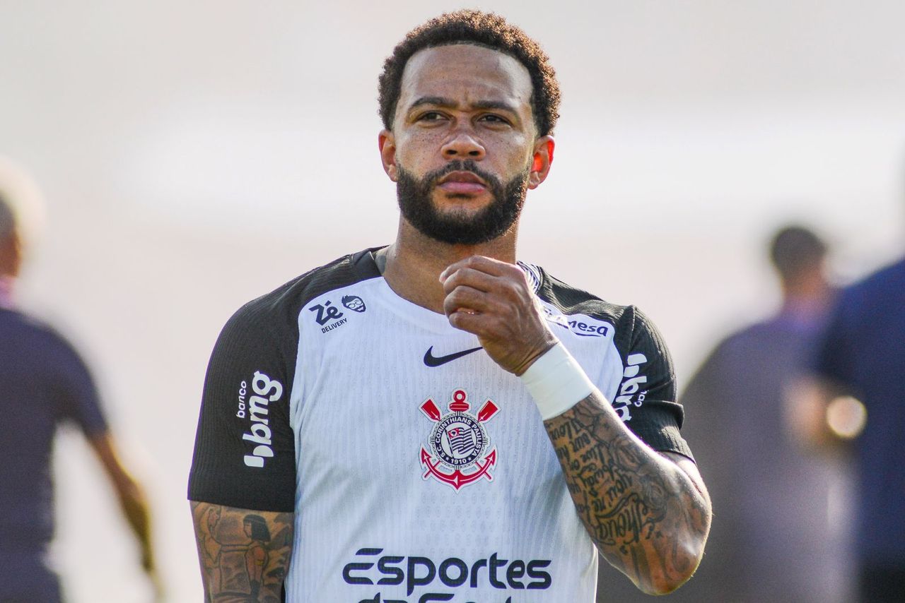 Depay pożegnał się z Corinthians: Jak finansowe problemy klubu z São Paulo zmieniły losy gwiazdy