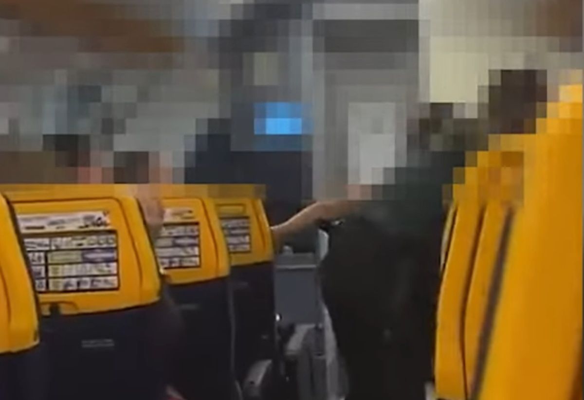 Skandal na pokładzie samolotu. Zawodniczka MMA pobiła policjantów