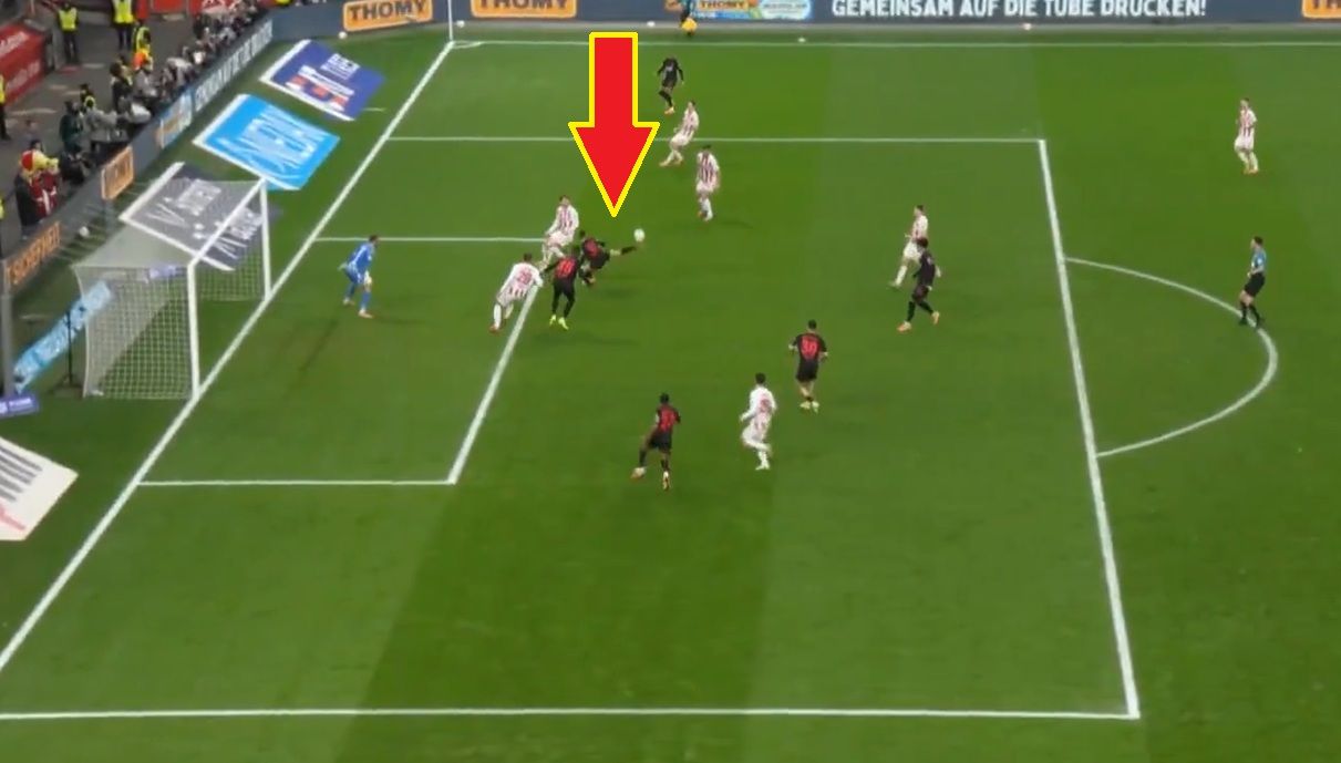Gol skorpionem w Bundeslidze: Martin Terrier z fenomenalnym trafieniem