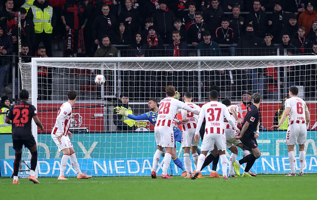 Gol "skorpionem" i 90 minut Polaka w derbach