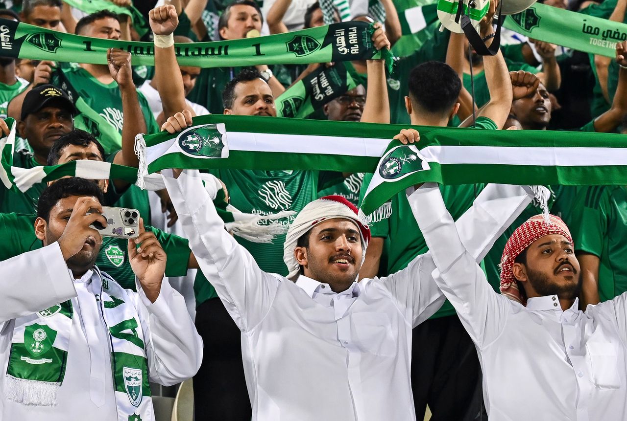 Saudyjczycy szukają piłkarza w... internecie. Taką pensję oferują