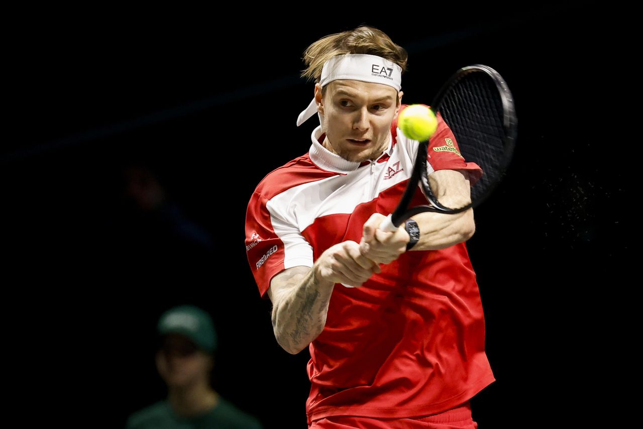 Trudny początek faworyta gospodarzy. Niespodziewane porażki gwiazdorów