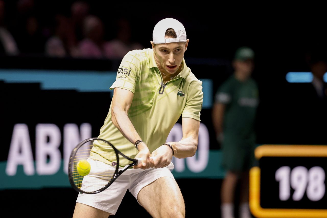 Eastbourne ATP 250 Final Suspended by Rain – Humbert vs Bergs to Resume Sunday