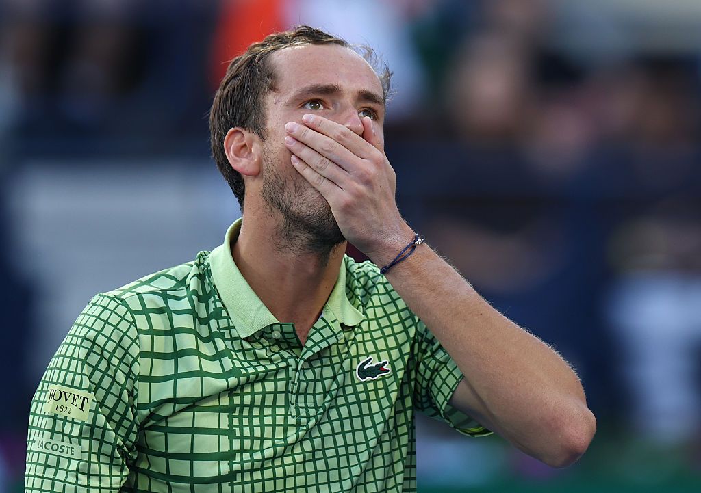 Miedwiediew przegrał z Sinnerem w finale w Indian Wells