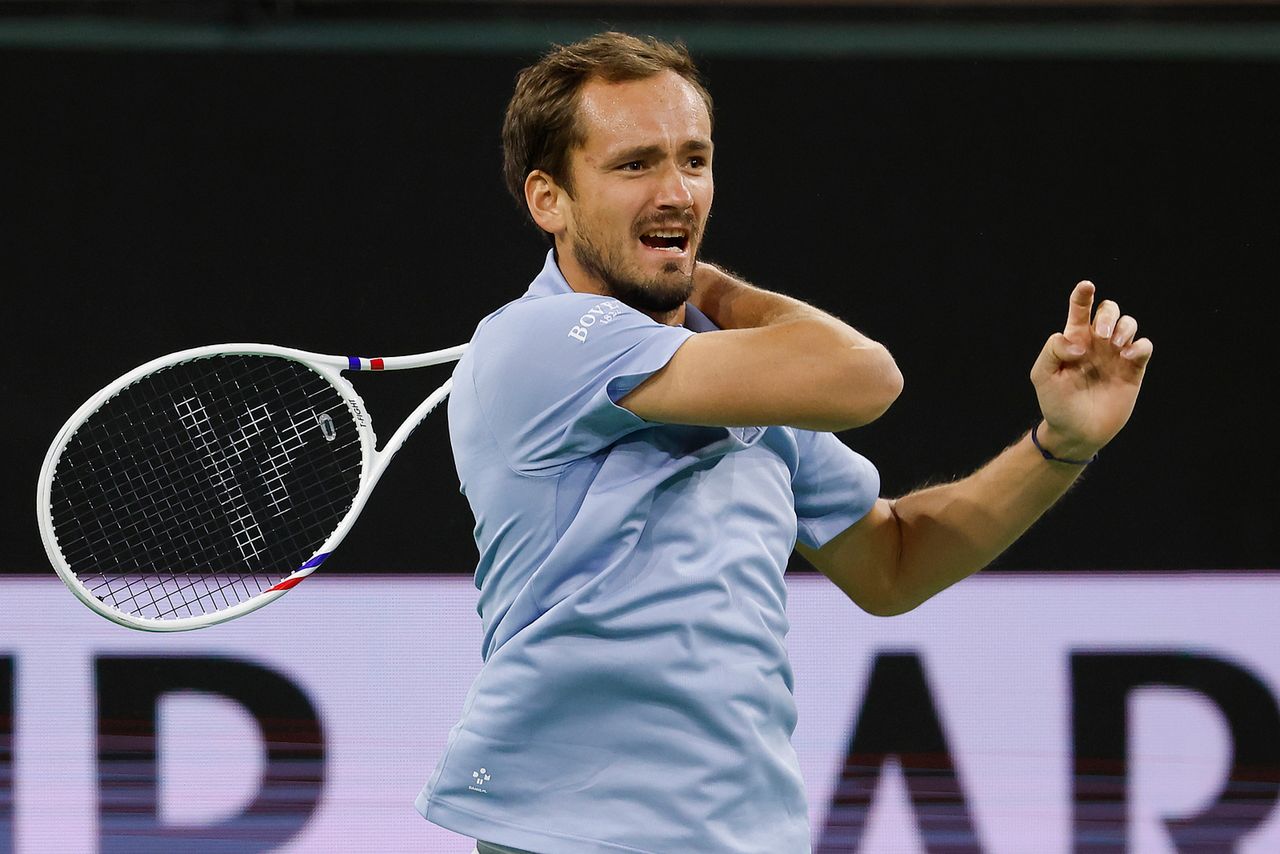 Niełatwe przeprawy faworytów. Danił Miedwiediew postraszony przez 19-latka