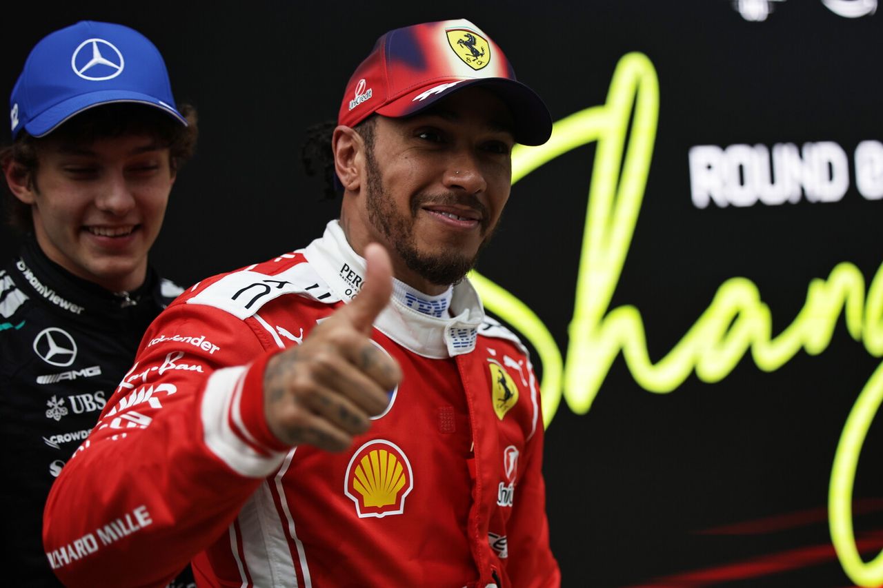 Hamilton na podium w Ferrari