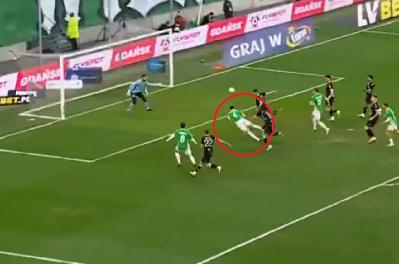 Sygnał ostrzegawczy przed barażami. Polacy muszą uważać na gracza Lechii [WIDEO]
