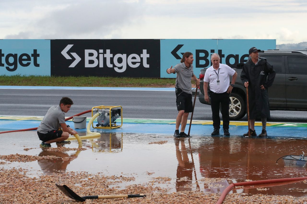 Obfite opady deszczu w Brazylii. Zapadł się asfalt na torze