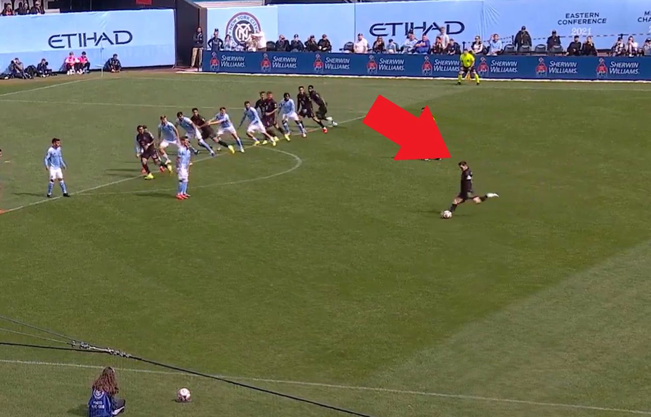 Messi przymierzył z daleka. Bramkarz był skonsternowany [WIDEO]