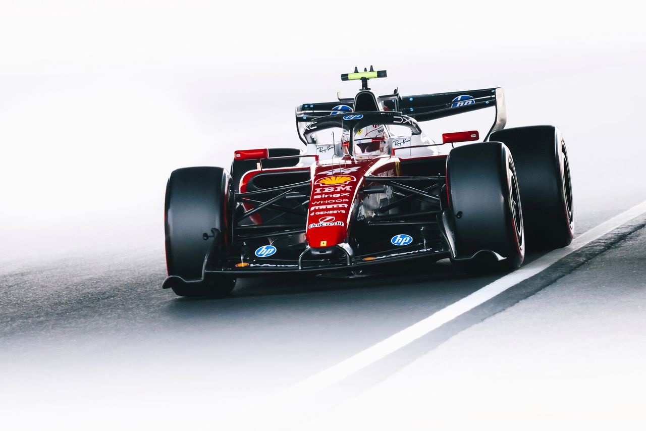 Hamilton martwi się o formę Ferrari. Złe informacje dla fanów włoskiej ekipy