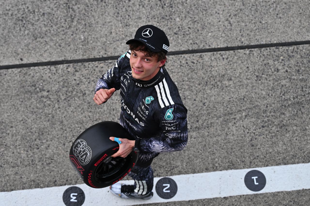 Zmiana warty w Mercedesie? 19-latek liderem mistrzostw F1