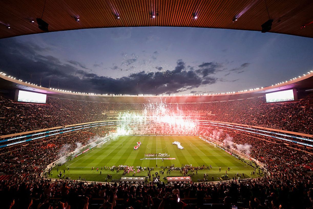 Tragedia podczas otwarcia stadionu na MŚ. Nie żyje 27-letni kibic