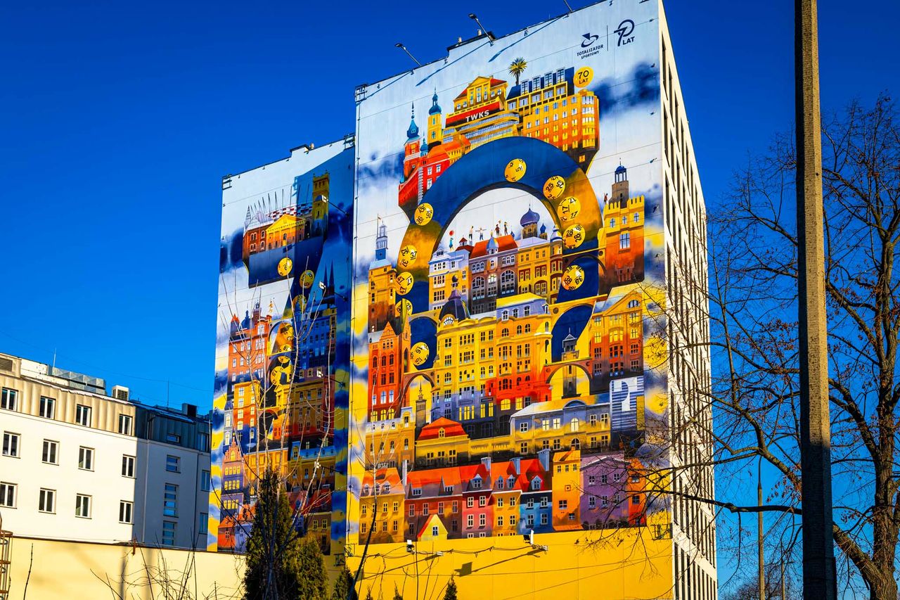 Baśniowa brama do Warszawy. Nowy mural Totalizatora Sportowego
